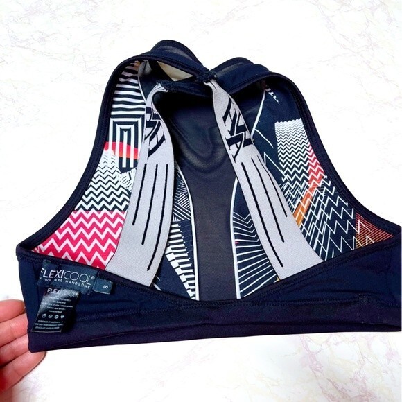 We Are Handsome Flexicool Rift Performance High Neck Crop Sports Bra S NWOT - Picture 16 of 16